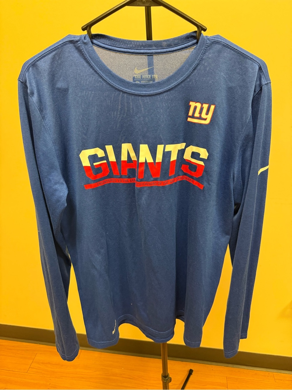 Nike New York Giants Long Sleeve Dri-Fit Tee - M